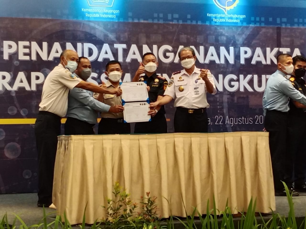 Penandatanganan Pakta Integritas Penerapan SSM Pengangkut di 14 Pelabuhan.