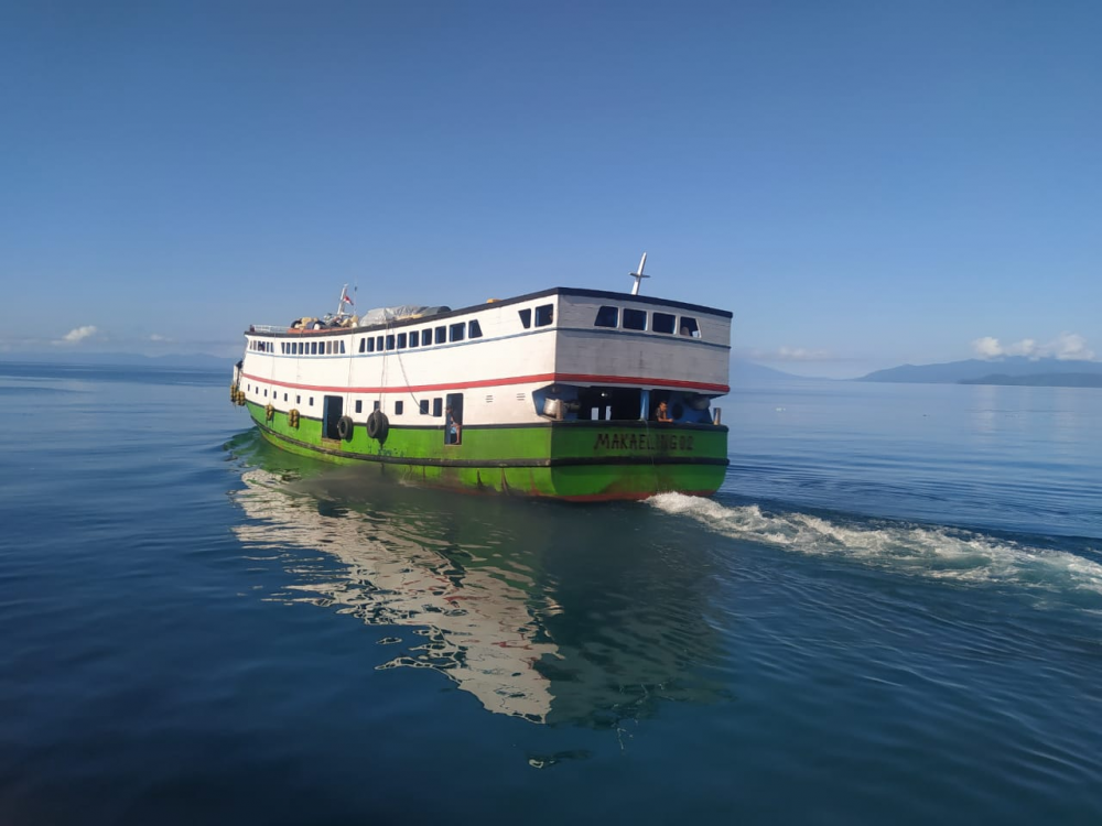 TIBA DI PELABUHAN SAKETA, KM. MAKAELING 02 BERTOLAK KE PASIPALELE