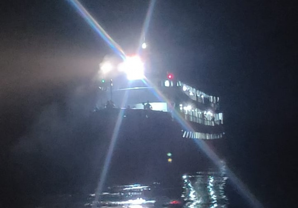 353 PENUMPANG NAIK DARI PELABUHAN BABANG (BACAN) MENUJU TERNATE DENGAN KM. MEKAR TERATAI