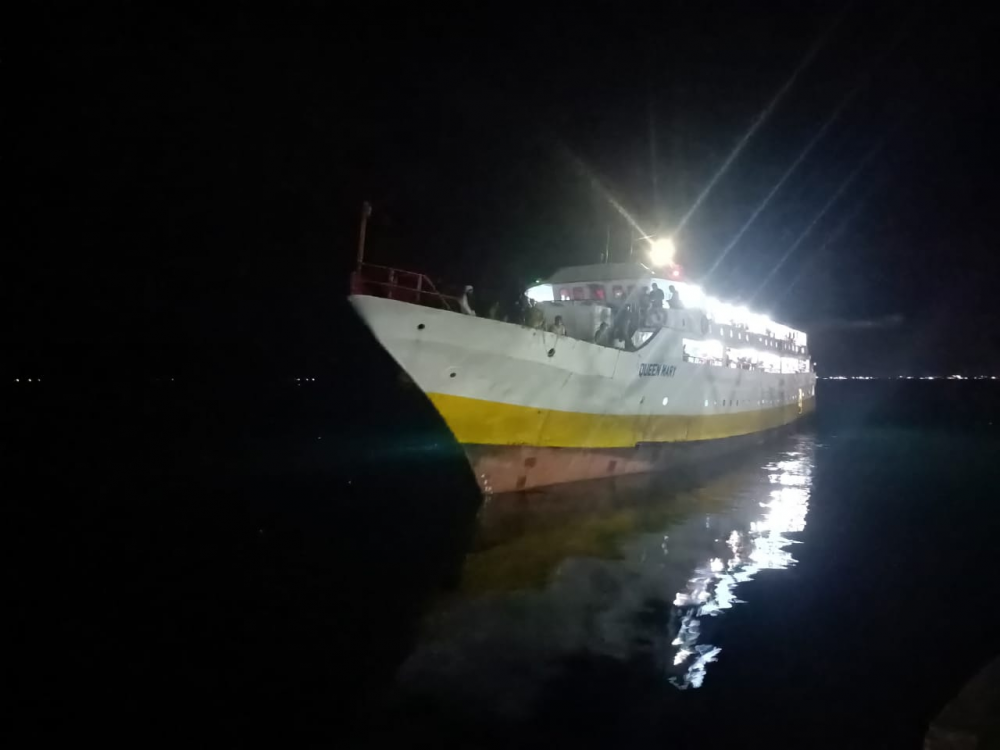 ANGKUT 4 TON DAGING IKAN, KM. QUEEN MARY BERTOLAK DARI BACAN DAN SANDAR DI PELABUHAN BASTIONG