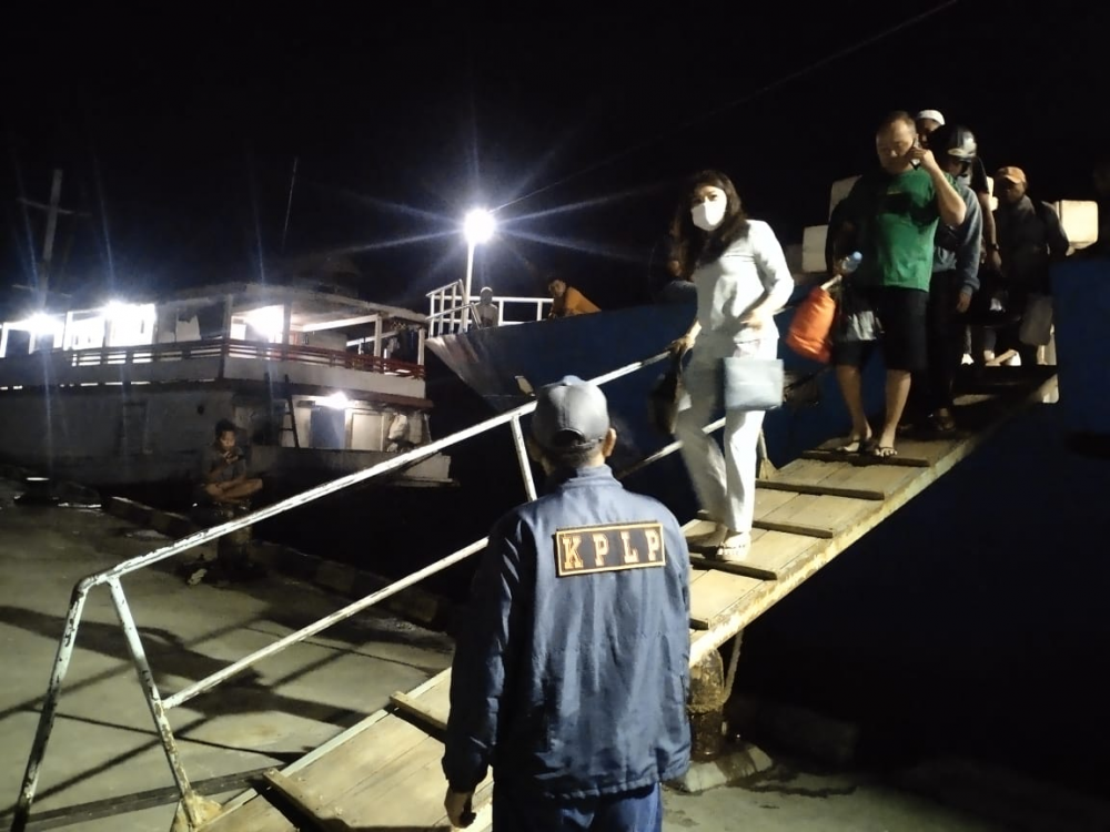 PENGAWASAN KEDATANGAN KM. SUMBER RAYA 05 DI PELABUHAN KUPAL, JUMAT 2 SEPTEMBER 2022
