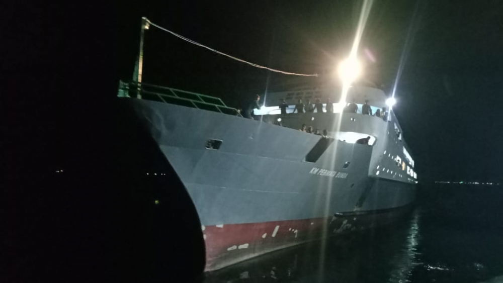 PENGAWASAN KEBERANGKATAN KM. PERMATA BUNDA DI PELABUHAN KUPAL