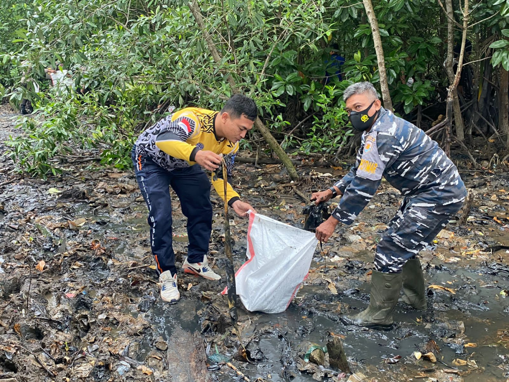 Program Laut Bersih Dalam Rangka Memperingati HUT TNI AL Tahun 2022