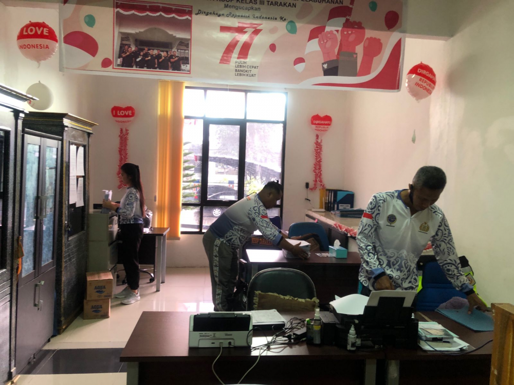 Jumat Sehat Giat Bersih Ruang Kerja dan Pelayanan