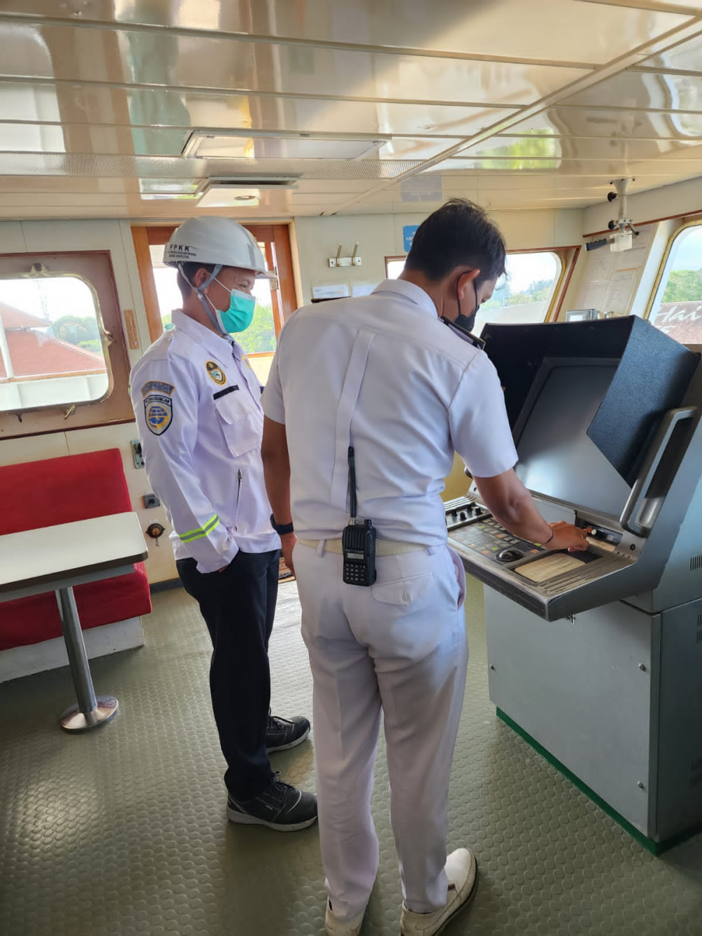 KEMENHUB SOSIALISASIKAN ATURAN BARU TERKAIT KELAIKLAUTAN KAPAL PENUMPANG WISATA BAWAH AIR DAN LAKUKAN UJI PETIK KAPAL PENUMPANG DI BENOA