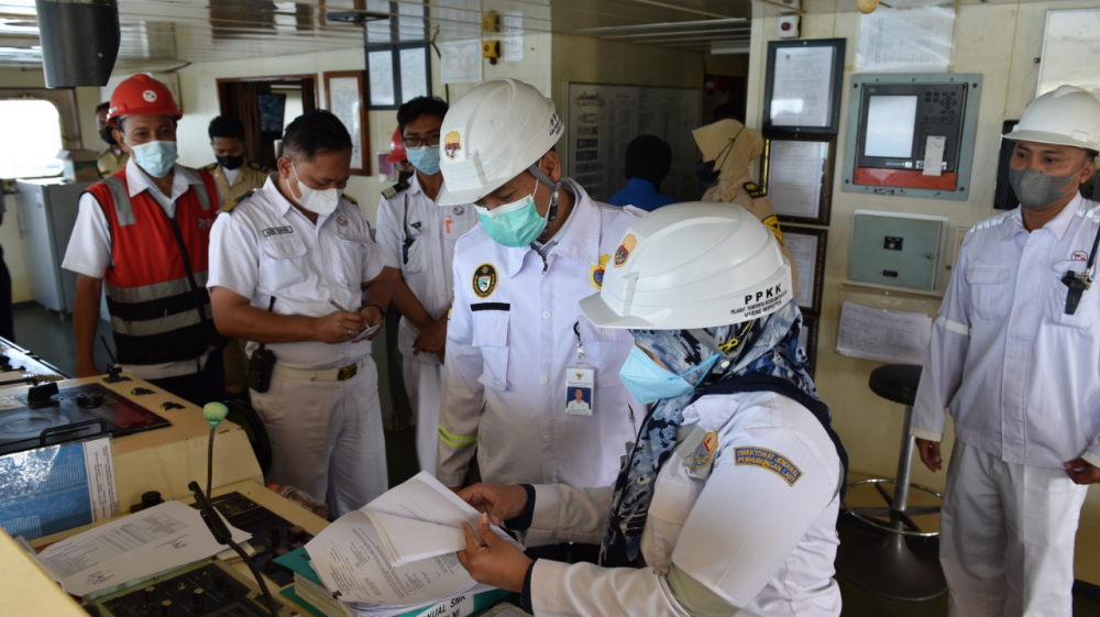 KEMENHUB SOSIALISASIKAN ATURAN BARU TERKAIT KELAIKLAUTAN KAPAL PENUMPANG WISATA BAWAH AIR DAN LAKUKAN UJI PETIK KAPAL PENUMPANG DI BENOA