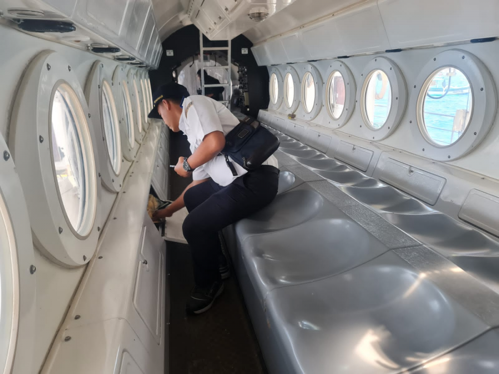 KEMENHUB SOSIALISASIKAN ATURAN BARU TERKAIT KELAIKLAUTAN KAPAL PENUMPANG WISATA BAWAH AIR DAN LAKUKAN UJI PETIK KAPAL PENUMPANG DI BENOA