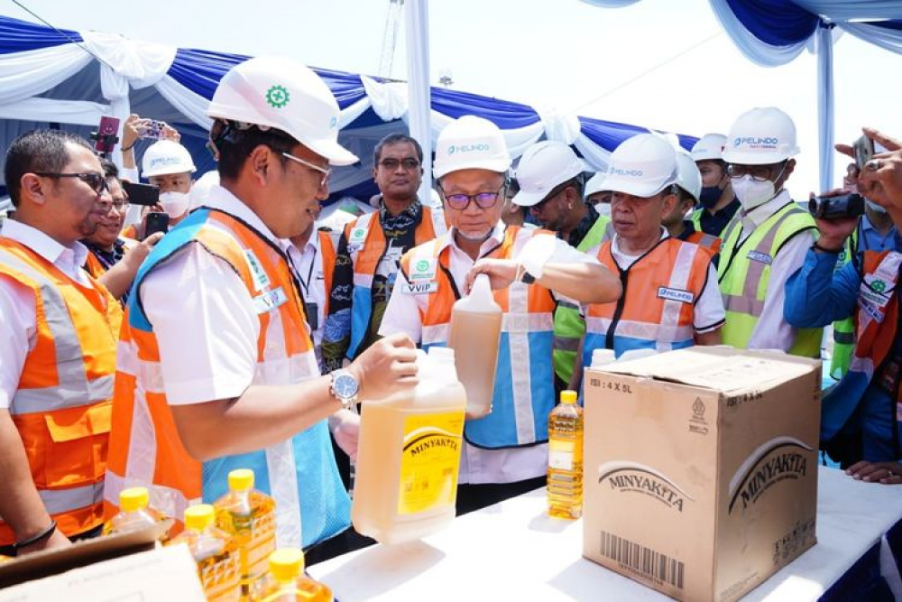 TOL LAUT MOBILISASI PENGIRIMAN MINYAK GORENG MURAH MINYAKITA DARI SURABAYA KE MALUKU
