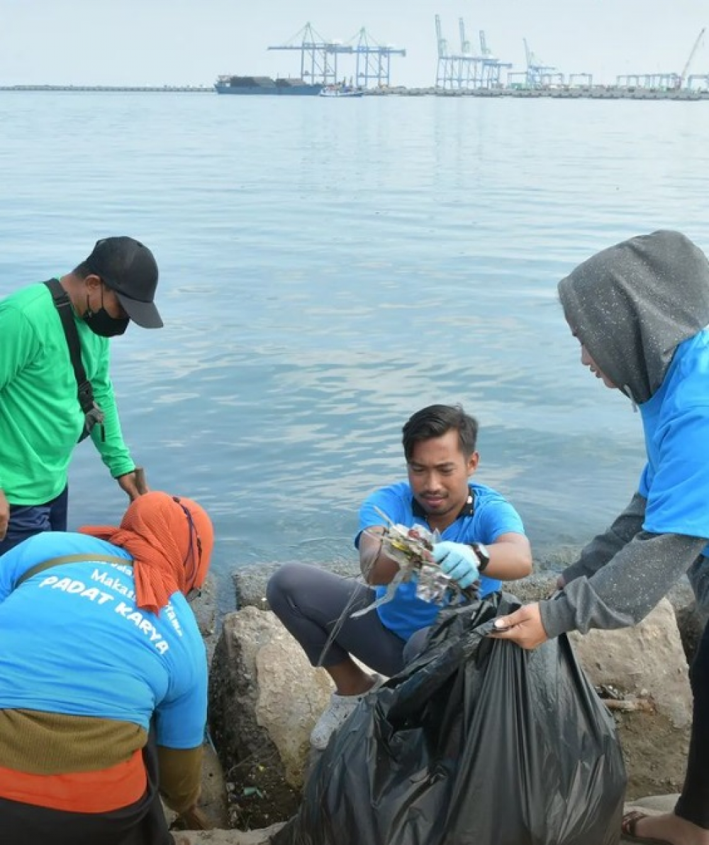 Pemberdayaan Masyarakat melalui Program Padat Karya.