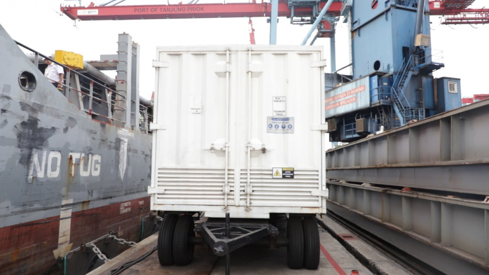 KEMENHUB TERBITKAN ATURAN PENYEDIAAN FASILITAS LISTRIK DARAT (ONSHORE POWER SUPPLY/OPS) DI PELABUHAN BAGI KAPAL YANG BERLAYAR DI PERAIRAN INDONESIA