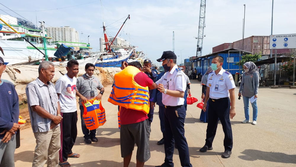 DORONG PEMULIHAN EKONOMI MASYARAKAT SEKITAR, DITJEN HUBLA GELAR PADAT KARYA DI PELABUHAN SUNDA KELAPA