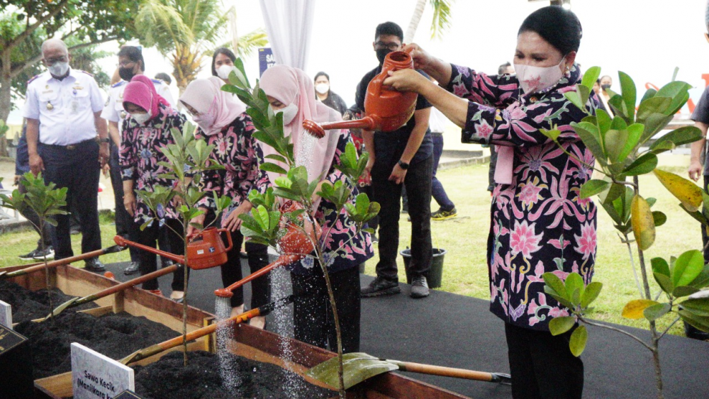 PERINGATI HARI MENARA SUAR, DWP KEMENHUB BERI APRESIASI KEPADA PARA PENJAGA MENARA SUAR
