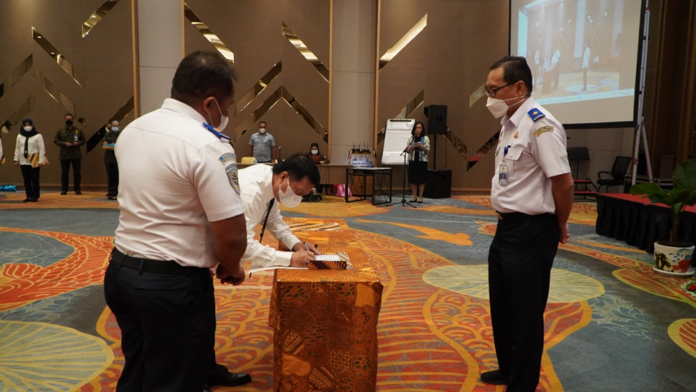 KEMENHUB KUKUHKAN DAN REVALIDASI PEJABAT PEMERIKSA KELAIKLAUTAN DAN KEAMANAN KAPAL ASING (PSCO)