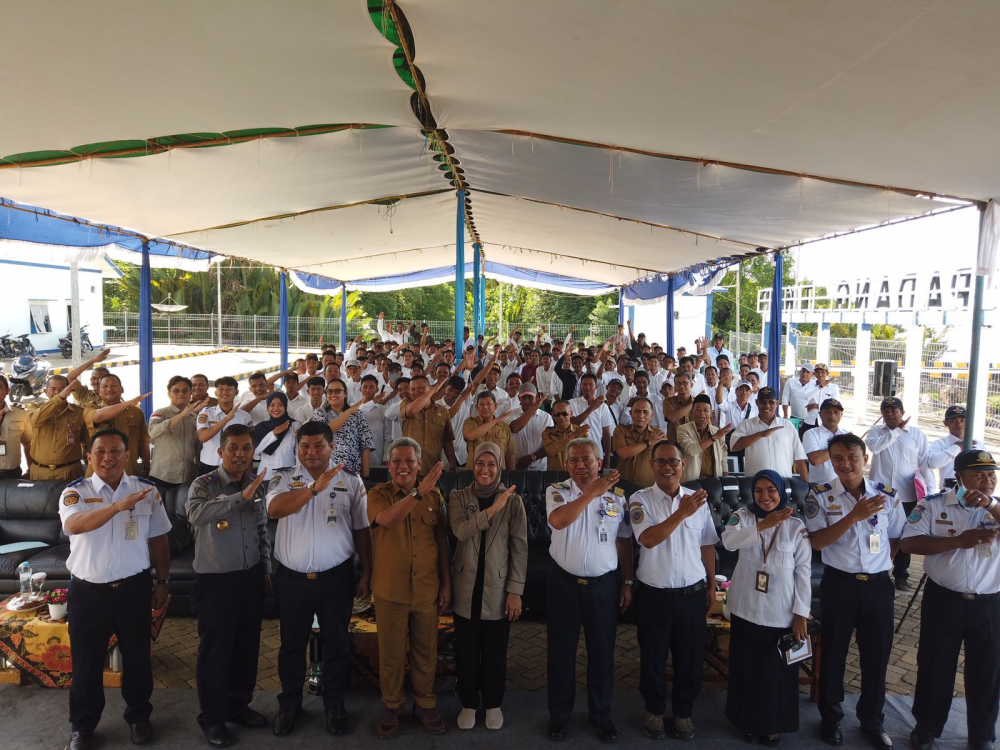 TINGKATKAN SDM MASYARAKAT PESISIR, KEMENHUB GELAR DIKLAT SKK BST-KLM GRATIS BAGI RATUSAN WARGA DI PADANG TIKAR