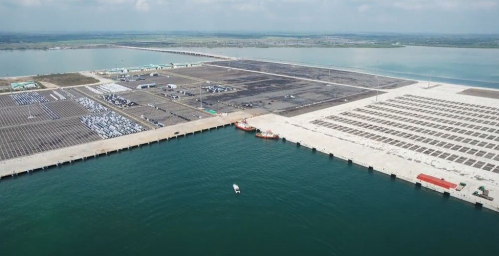 LANJUTKAN PEMBANGUNAN PELABUHAN PATIMBAN FASE 1-2, KEMENHUB TANDATANGANI KONTRAK PAKET 6: KONSTRUKSI TERMINAL PETI KEMAS NO. 2