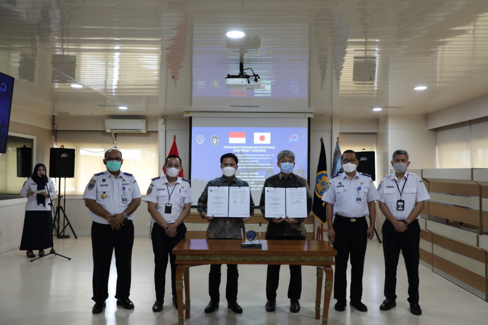 LANJUTKAN PEMBANGUNAN PELABUHAN PATIMBAN FASE 1-2, KEMENHUB TANDATANGANI KONTRAK PAKET 6: KONSTRUKSI TERMINAL PETI KEMAS NO. 2