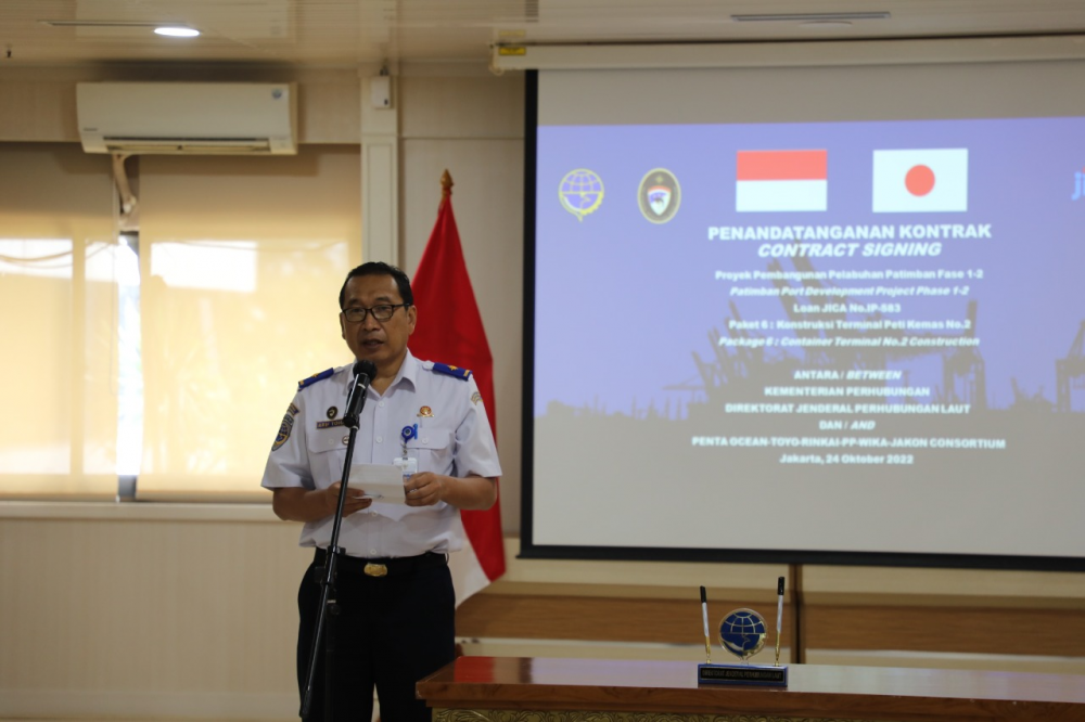LANJUTKAN PEMBANGUNAN PELABUHAN PATIMBAN FASE 1-2, KEMENHUB TANDATANGANI KONTRAK PAKET 6: KONSTRUKSI TERMINAL PETI KEMAS NO. 2
