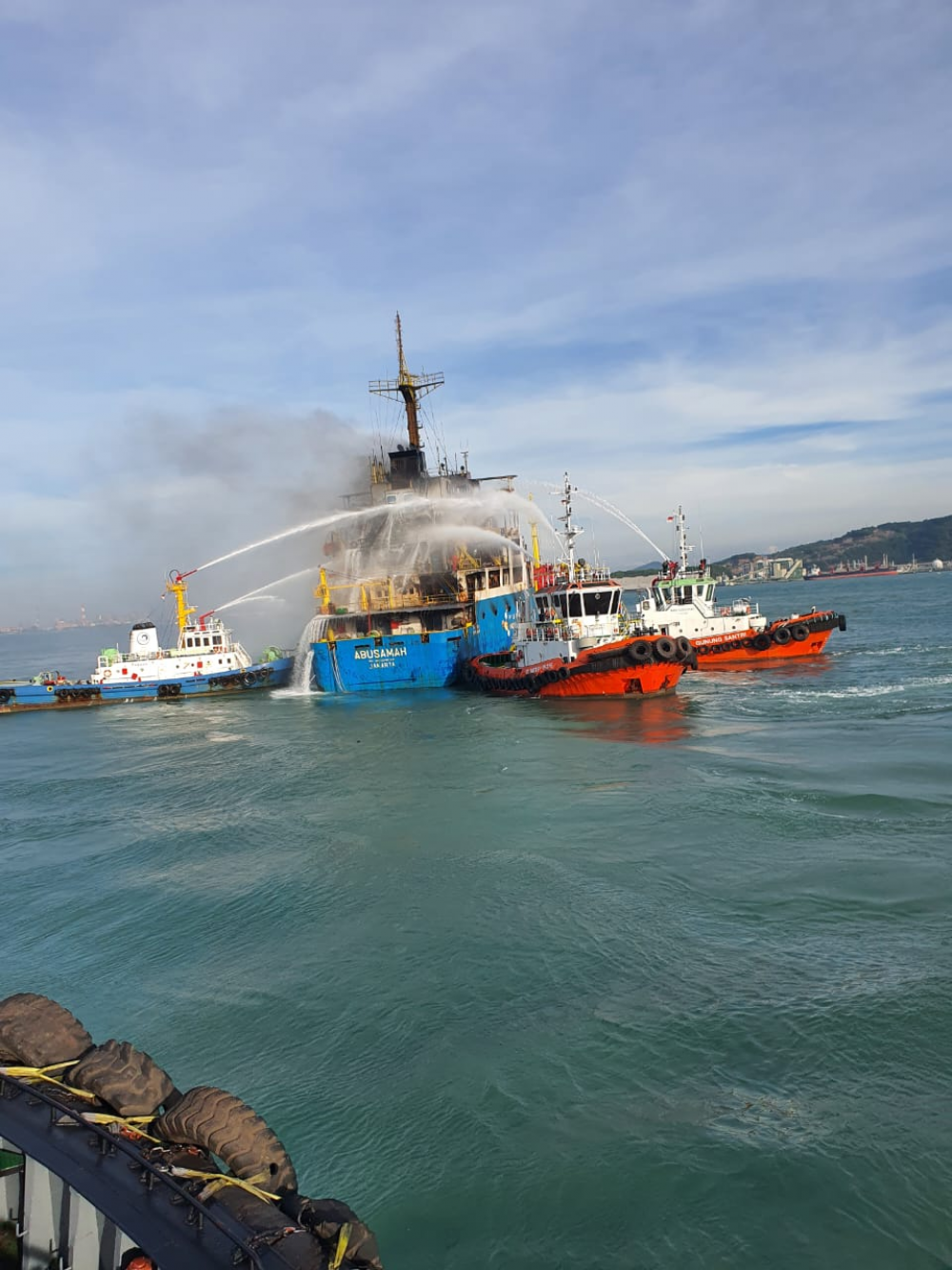 KEMENHUB EVAKUASI KAPAL PENGANGKUT PUPUK MV ABUSAMAH YANG TERBAKAR DI BANTEN, TIDAK ADA KORBAN JIWA