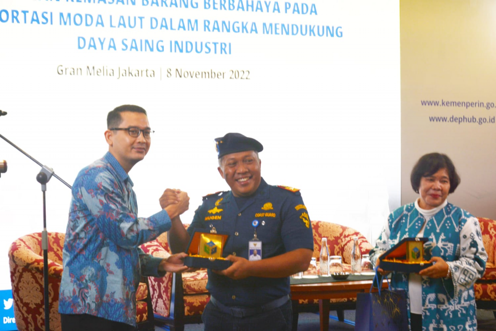 KEMENHUB GANDENG KEMENPERIN GELAR SOSIALISASI KEAMANAN KEMASAN BARANG BERBAHAYA MODA TRANSPORTASI LAUT