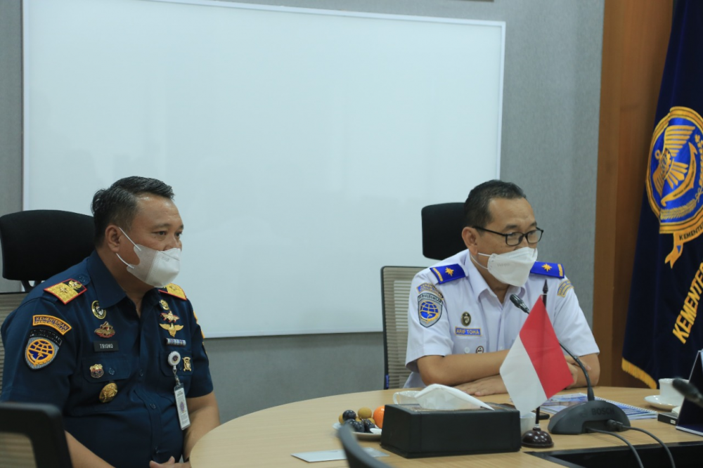 DIRJEN HUBLA TERIMA PIAGAM APRESIASI KEBERHASILAN DALAM EVAKUASI PENUMPANG KAPAL BLACK PEARL DI KEPULAUAN SERIBU
