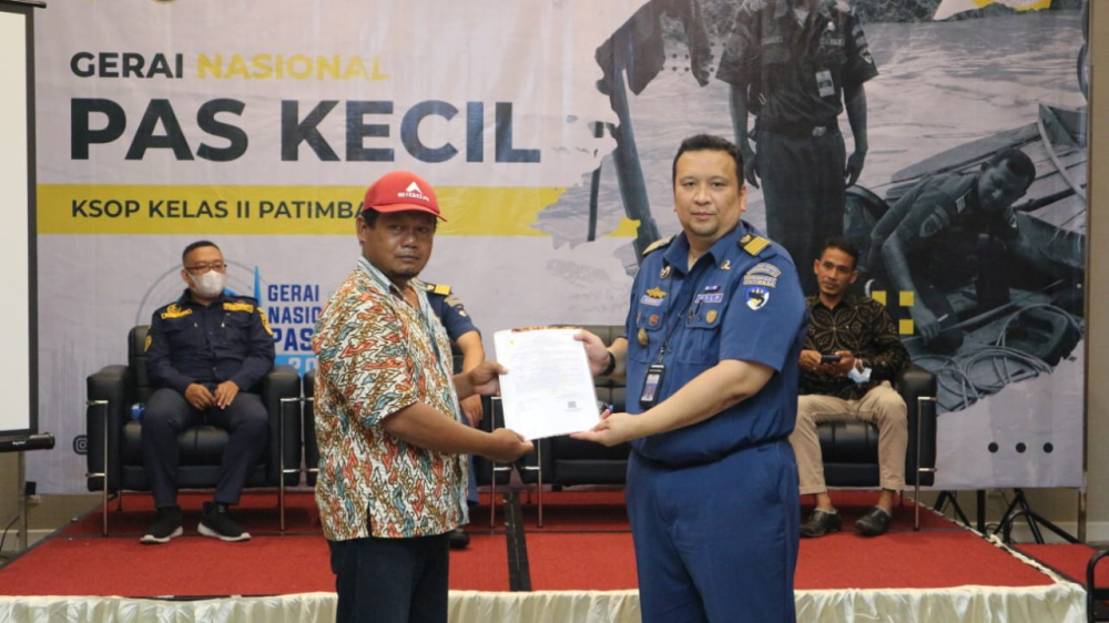 KEMENHUB BUKA GERAI NASIONAL PEMBUATAN PAS KECIL GRATIS BAGI NELAYAN DI SUBANG