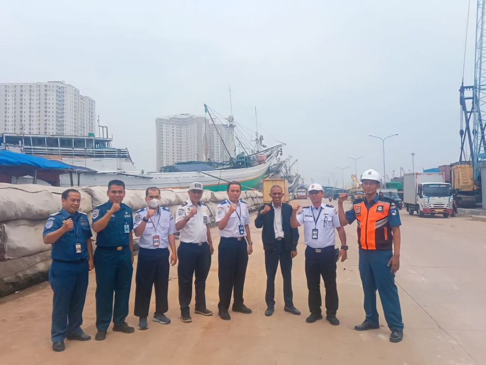 Studi banding Evaluasi Kinerja Operasional Pelayanan Pelra di Pelabuhan Sunda Kelapa.