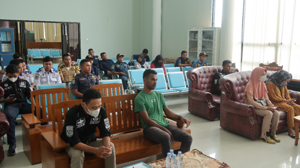KANTOR UPP KELAS II BABANG SERAHKAN SERTIFIKAT PAS KECIL KEPADA KAPAL GT 7