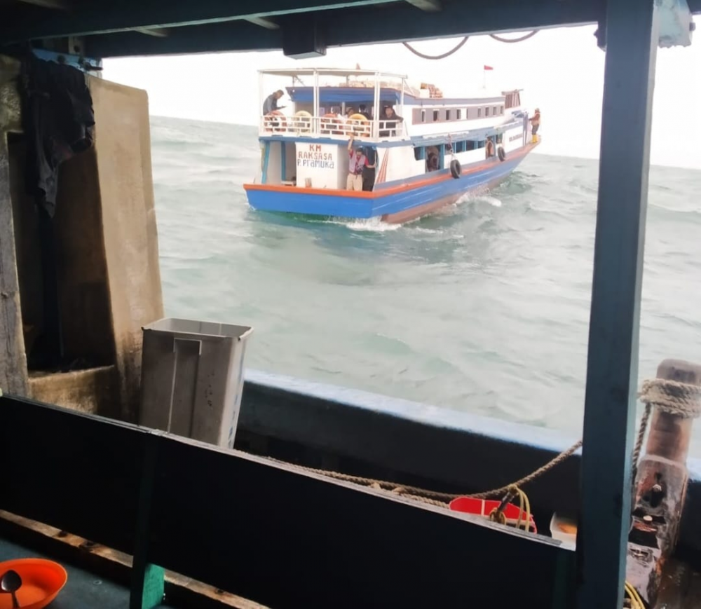 KEMENHUB BERHASIL EVAKUASI PENUMPANG KAPAL YANG PATAH KEMUDI AKIBAT CUACA BURUK DI KEPULAUAN SERIBU