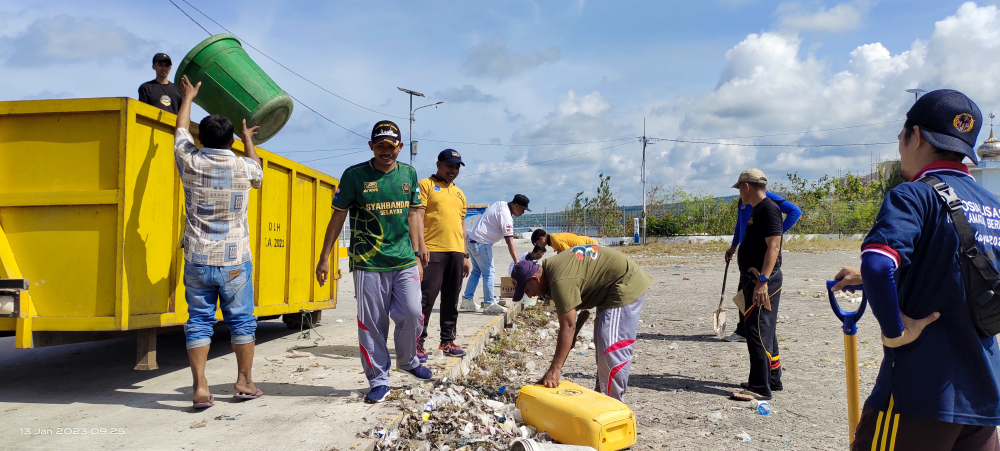 Tumpukan Sampah Kiriman Pelabuhan Benteng Selayar
