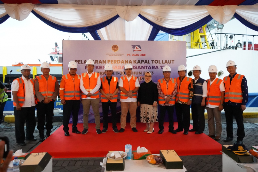 Kemenhub Lepas Pelayaran Perdana Trayek Tol Laut T-30 di Surabaya