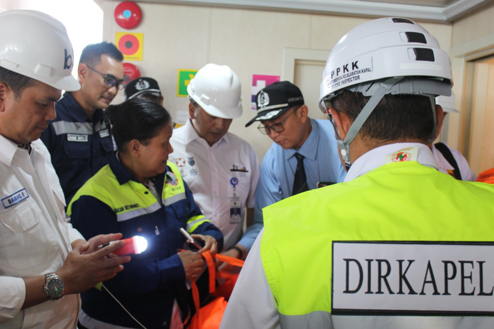 PASTIKAN KESELAMATAN TRANSPORTASI JELANG ANGKUTAN LEBARAN 2023, KEMENHUB UJI KELAIKLAUTAN KAPAL DI SURABAYA