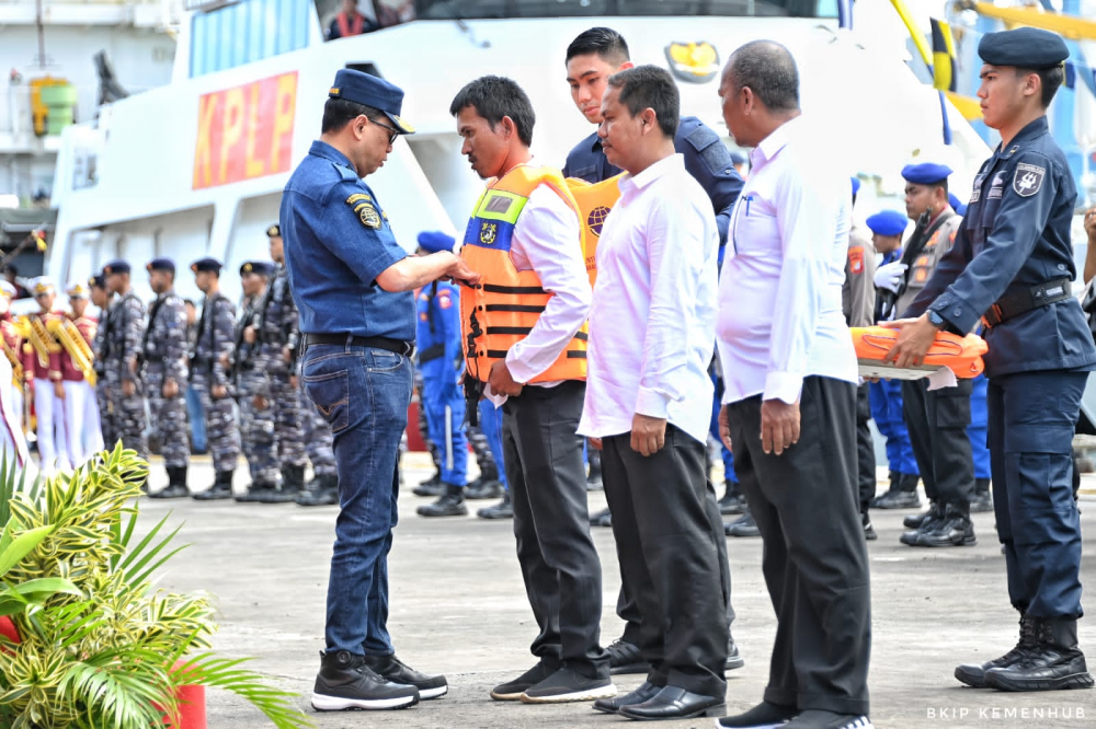 Peringati HUT ke-50 KPLP dan HUT ke-35 PLP Menhub: Bekerja Dengan Hati, Jaga Perairan Indonesia