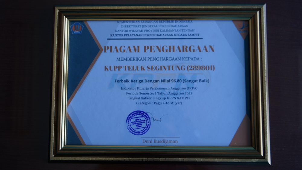 Penerimaan Penghargaan dari Kantor KPPN Sampit.