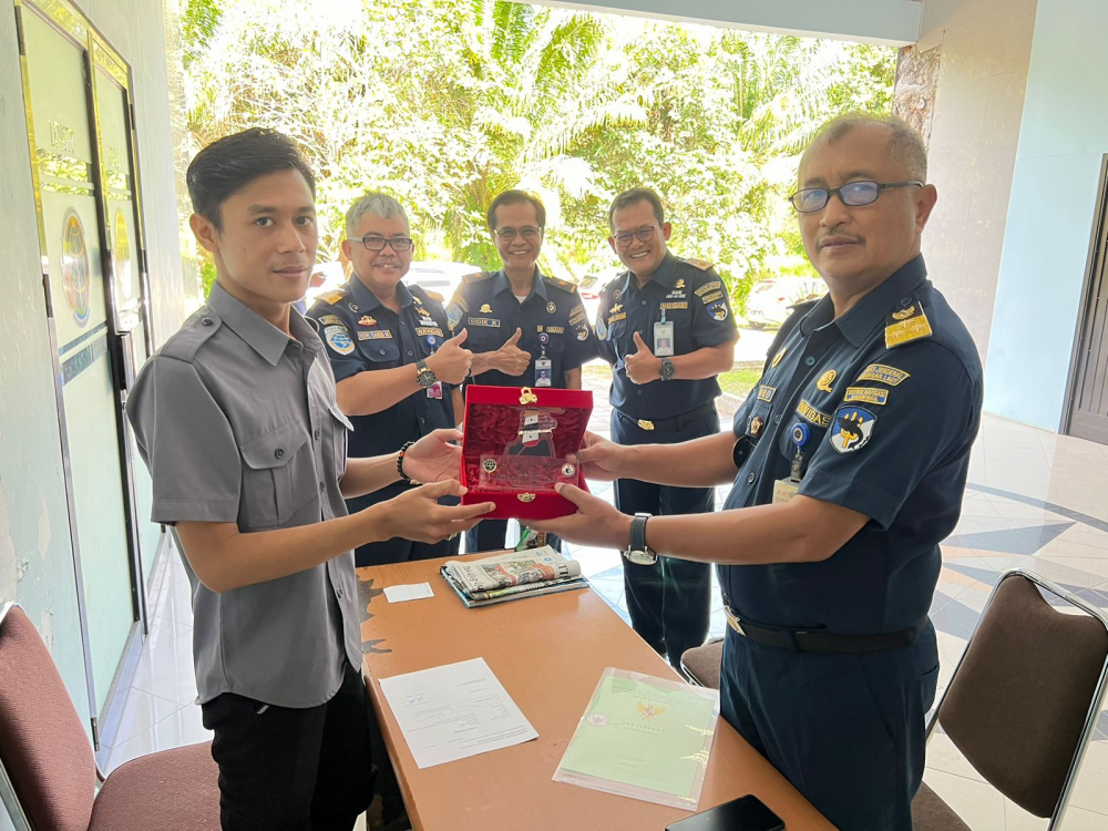 Penyerahan Sertifikat tanah oleh Badan Pertanahan Nasional Kutai Kartanegara