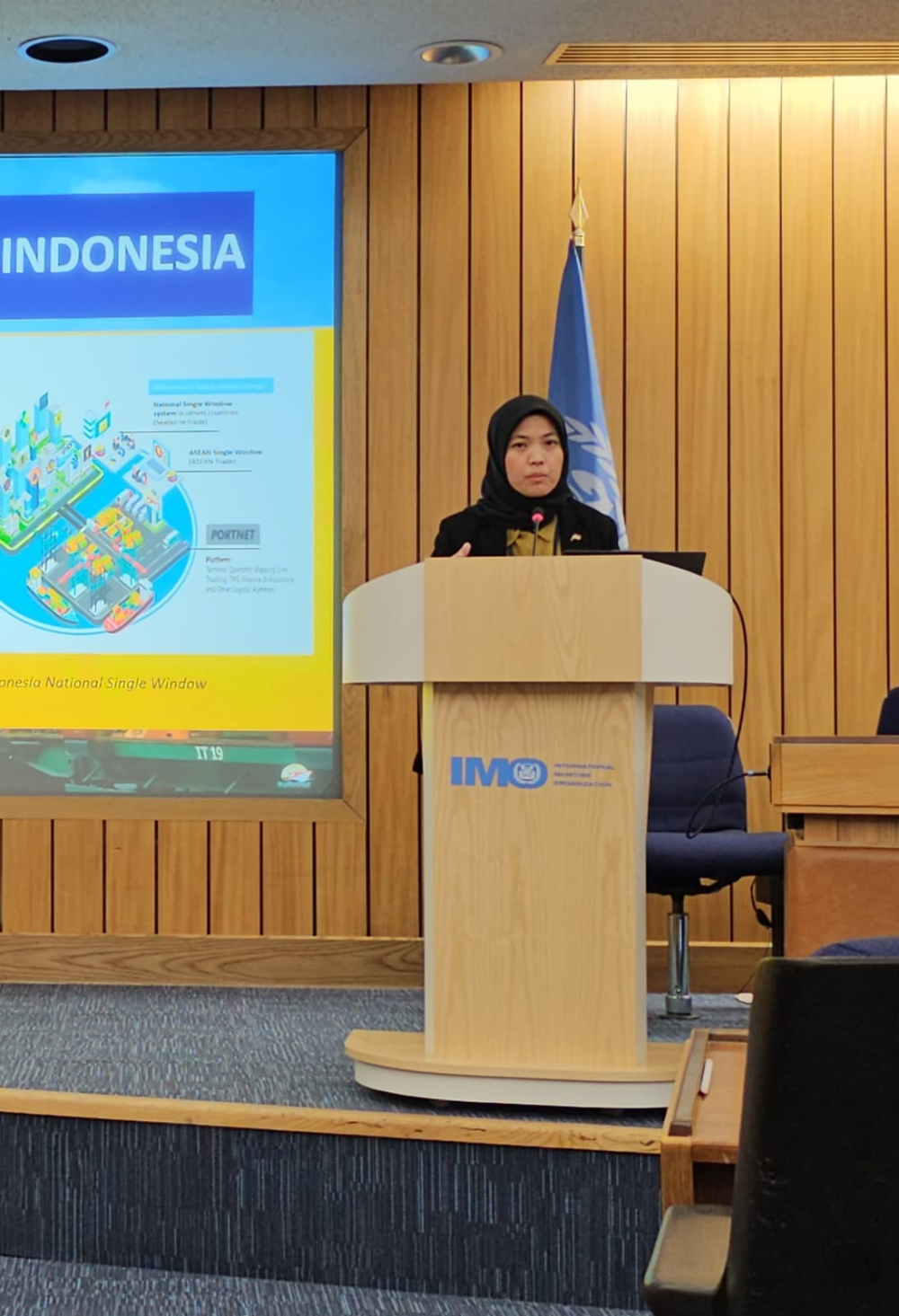 MENGENAL AYU KHARIZSA, ASN KEMENHUB YANG SUKSES PRESENTASIKAN INAPORTNET DI SIDANG IMO LONDON