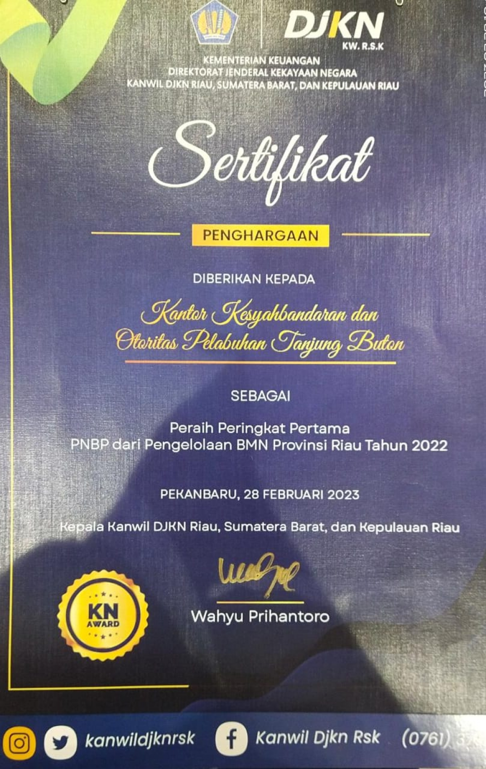 Selasa, 28 Februari 2023 - Sertifikat Penghargaan Peraih Peringkat Pertama PNBP dari Pengelolaan BMN Provinsi Riau Tahun 2022