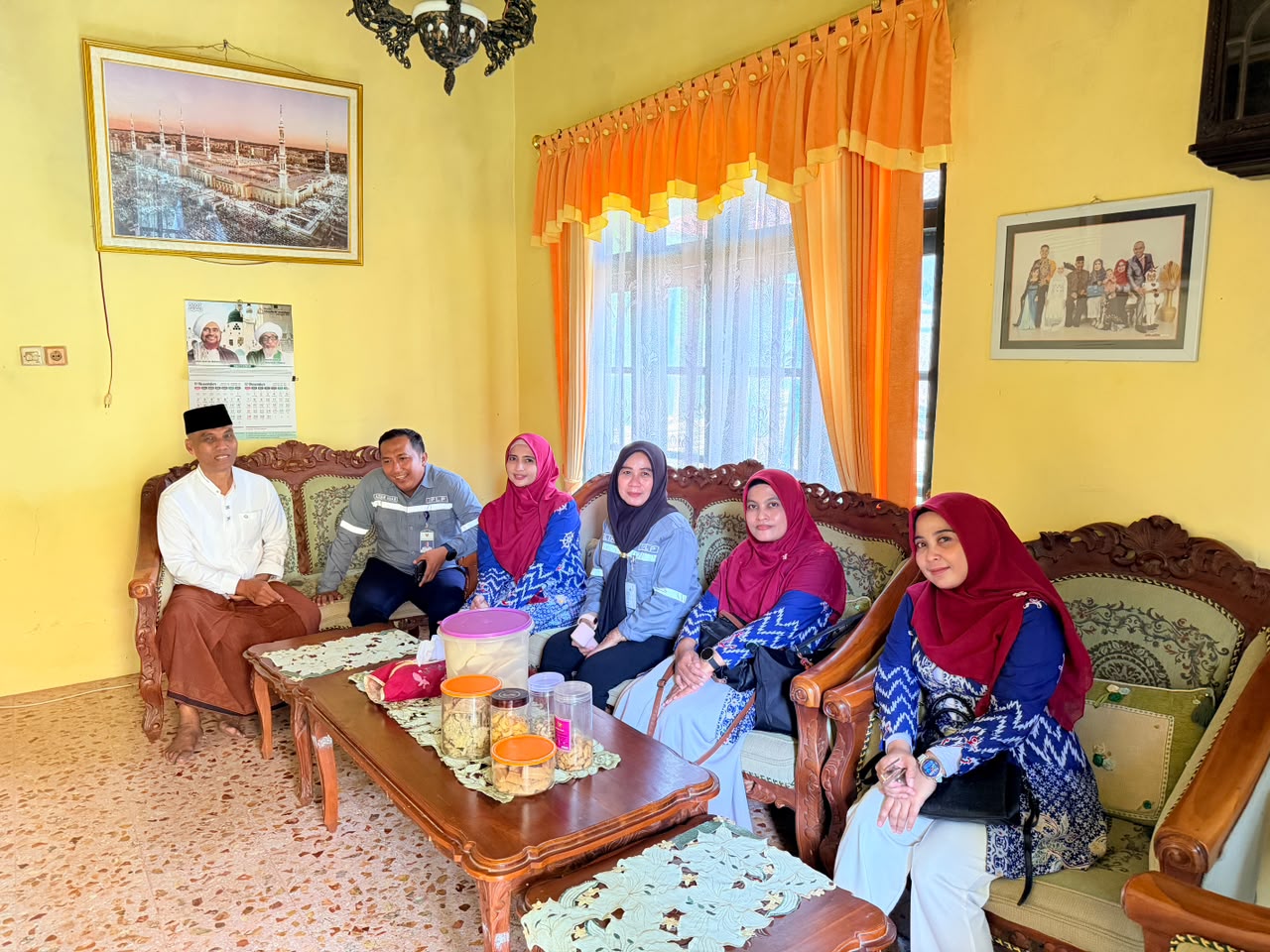 Pererat Silaturahmi, KSOP Kalianget Bersama DWP Laksanakan Giat Anjangsana ke Pegawai Purnatugas