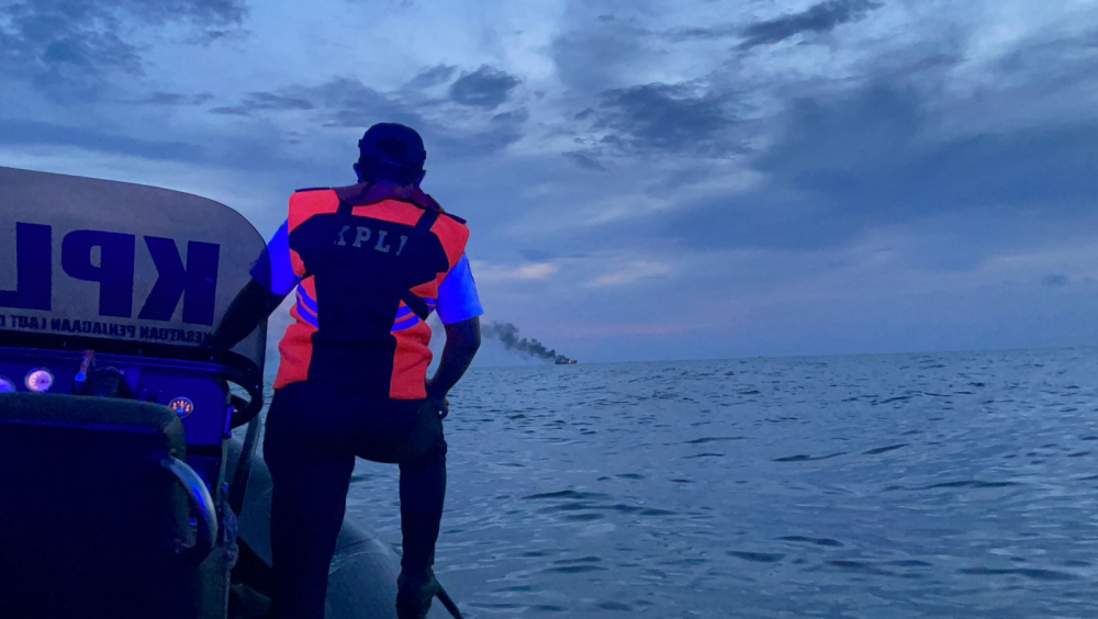 KEMENHUB EVAKUASI KAPAL PERTAMINA MT KRISTIN YANG TERBAKAR DI NTB