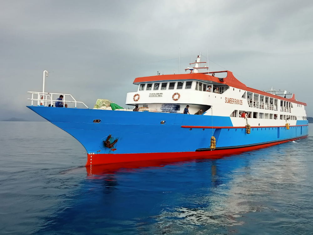 TIBA DARI TERNATE, KM. SUMBER RAYA 05 TURUNKAN 175 PENUMPANG DI PELABUHAN KUPAL