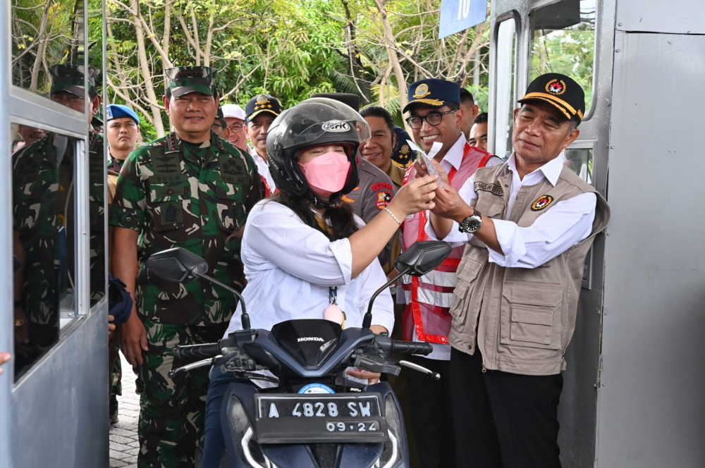*MENHUB TINJAU PELABUHAN MERAK DAN CIWANDAN* PASTIKAN KEDUA PELABUHAN SIAP HADAPI LONJAKAN ARUS MUDIK DAN BALIK