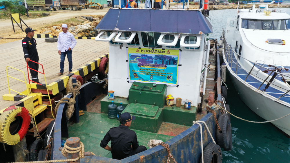 BERLAYAR TANPA SPB, KAPAL TUG BOAT SURYA SAKTI III DISEGEL PETUGAS KANTOR UPP KELAS II BABANG