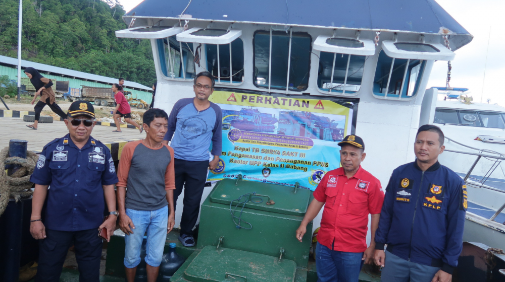 BERLAYAR TANPA SPB, KAPAL TUG BOAT SURYA SAKTI III DISEGEL PETUGAS KANTOR UPP KELAS II BABANG