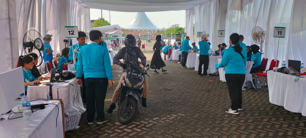 RIBUAN PESERTA ARUS BALIK MUDIK GRATIS SEPEDA MOTOR DENGAN KAPAL KM. DOBONSOLO DIBERANGKATKAN DARI SEMARANG