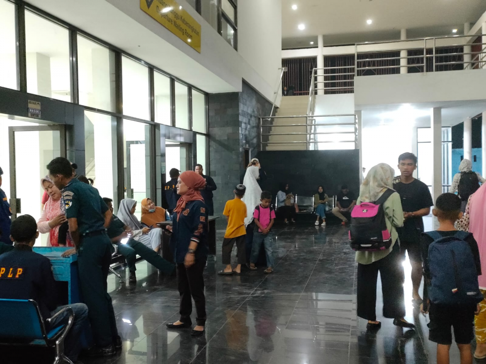INI JUMLAH PENUMPANG YANG KELUAR MASUK DI PELABUHAN BABANG DAN KUPAL PADA H-15 HINGGA H+9 IDULFITRI 2023