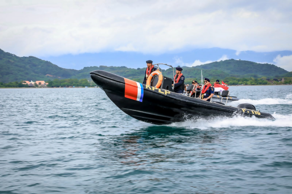 Komitmen Jaga Keselamatan Perairan Labuan Bajo Selama KTT ASEAN 42 Berlangsung, Awak Kapal Patroli KPLP Mendapat Apresiasi