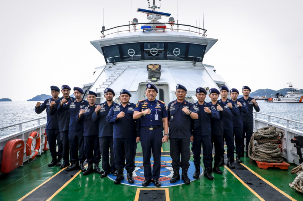Komitmen Jaga Keselamatan Perairan Labuan Bajo Selama KTT ASEAN 42 Berlangsung, Awak Kapal Patroli KPLP Mendapat Apresiasi