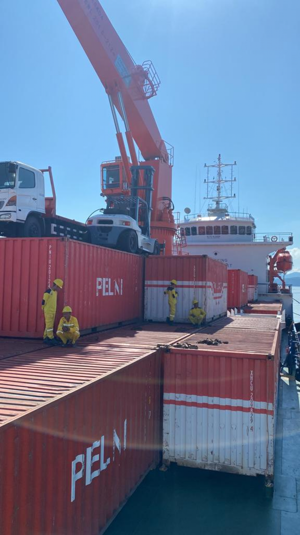 Dukung Pemenuhan Kebutuhan Pangan Nasional di Wilayah Nusa Tenggara Timur, Kemenhub Distribusikan 1000 Ton Beras Menggunakan Kapal Tol Laut