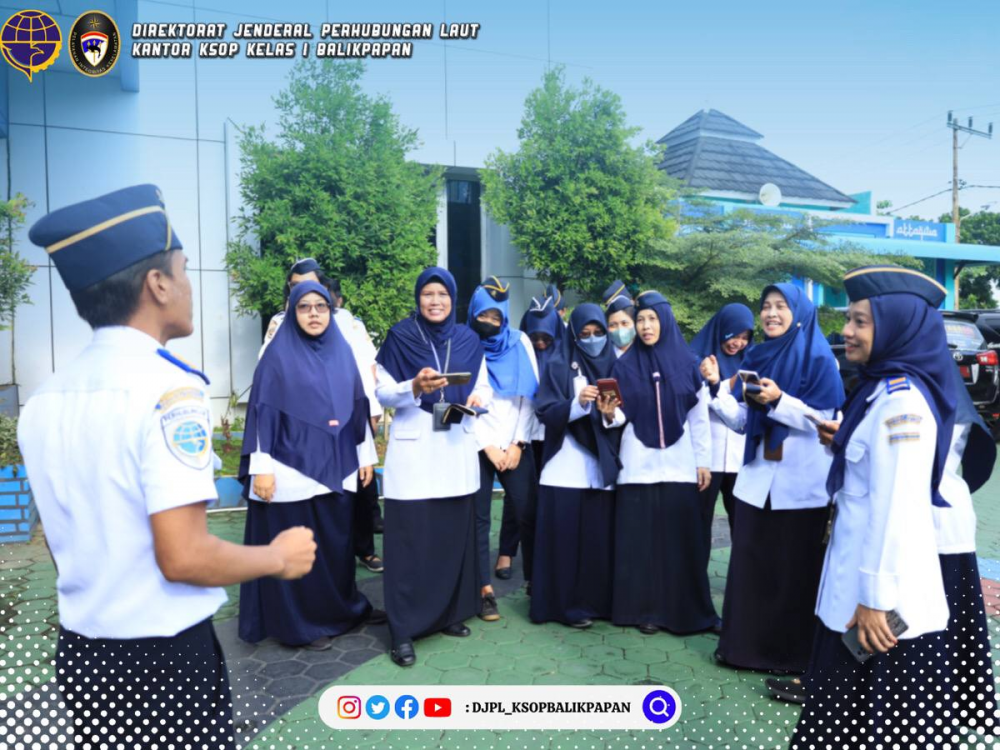 Pembuatan Yel-Yel dan Penandatanganan Komitmen Bersama Deklarasi WBK