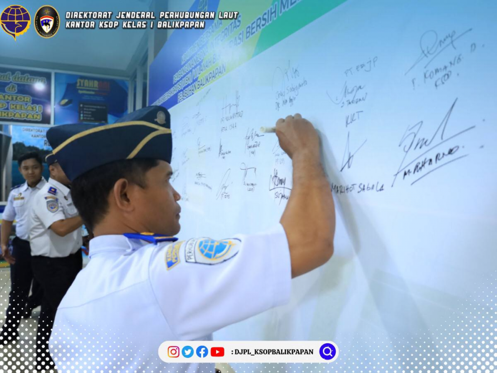 Pembuatan Yel-Yel dan Penandatanganan Komitmen Bersama Deklarasi WBK