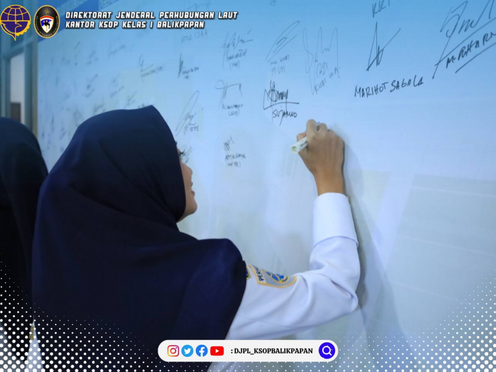 Pembuatan Yel-Yel dan Penandatanganan Komitmen Bersama Deklarasi WBK